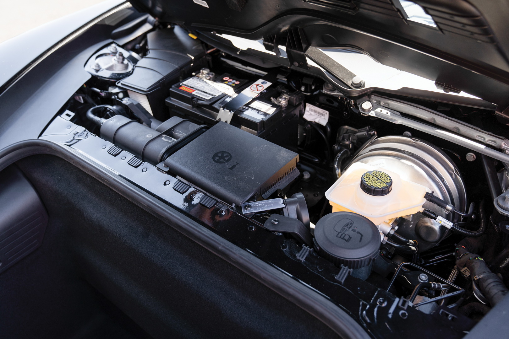 2016-porsche-911-r-16 Crazy Porsche 911 R Premiums Are Evaporating, 30-Mile Example Is Up For $330-370k