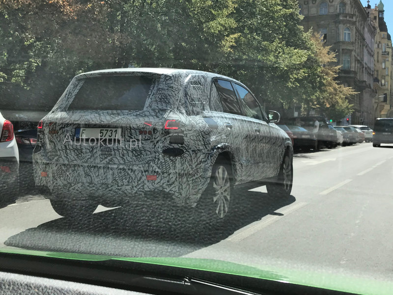 Mercedes-Benz-GLE-Spy-Shots-Prague-3 2019 Mercedes-Benz GLE Takes To The Streets, Refuses To Shed Its Camo