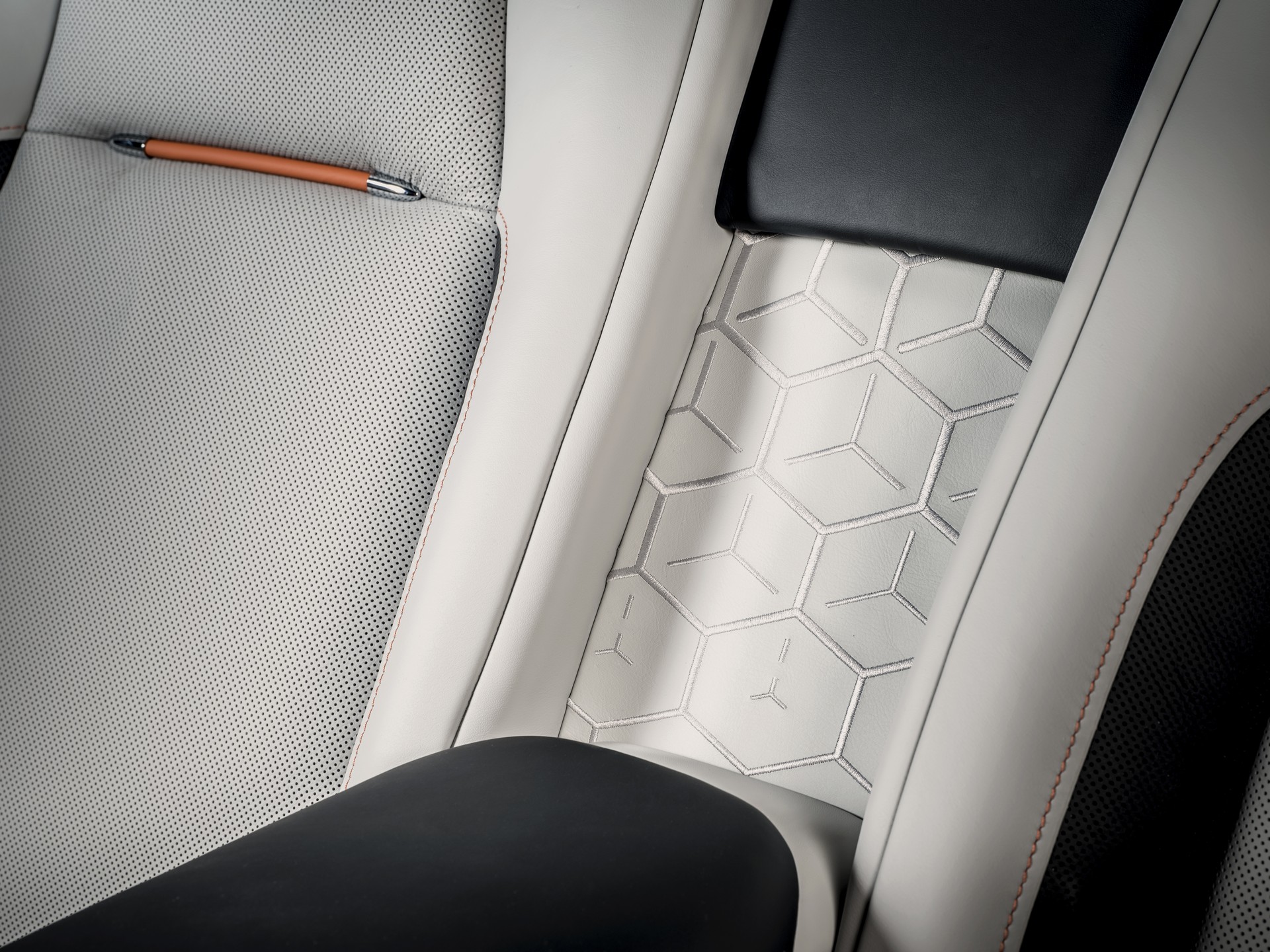 Rolls-Royce-Pebble-Beach-5 Rolls-Royce To Introduce A Handful Of Bespoke Models At Pebble Beach