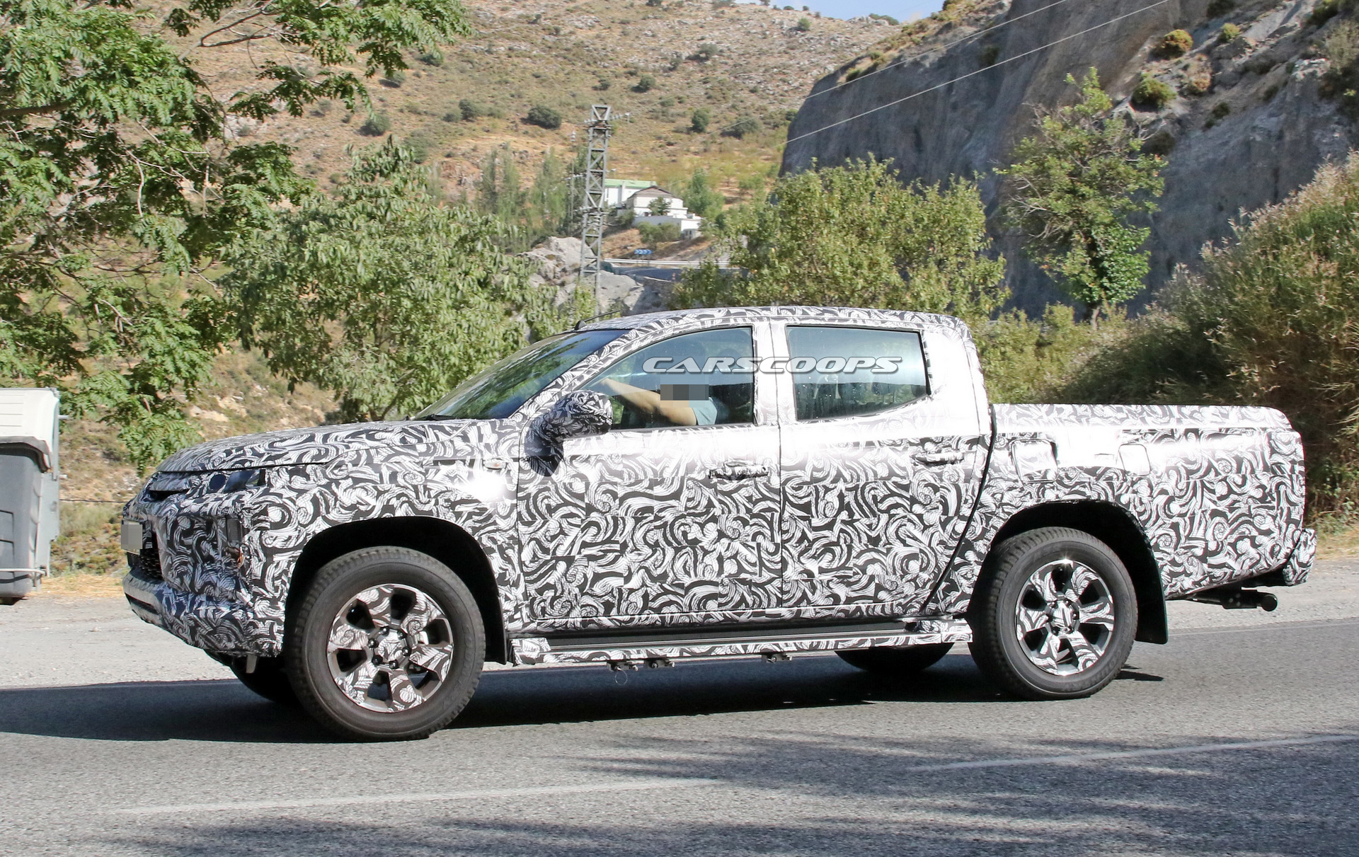 2019-mitsubishi-l200-facelift-spy-7 New Mitsubishi L200 Pickup Truck To Be Revealed On November 9