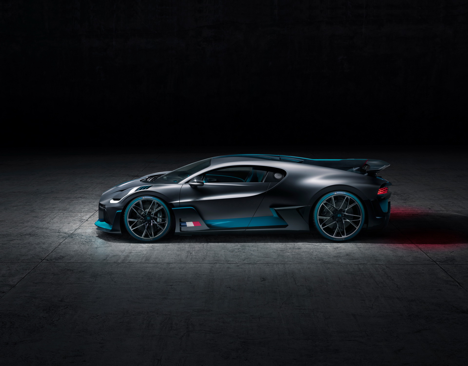 Bugatti Divo 15 Bugatti Divo Debuts With 1500 HP, Production Limited To 40 Units