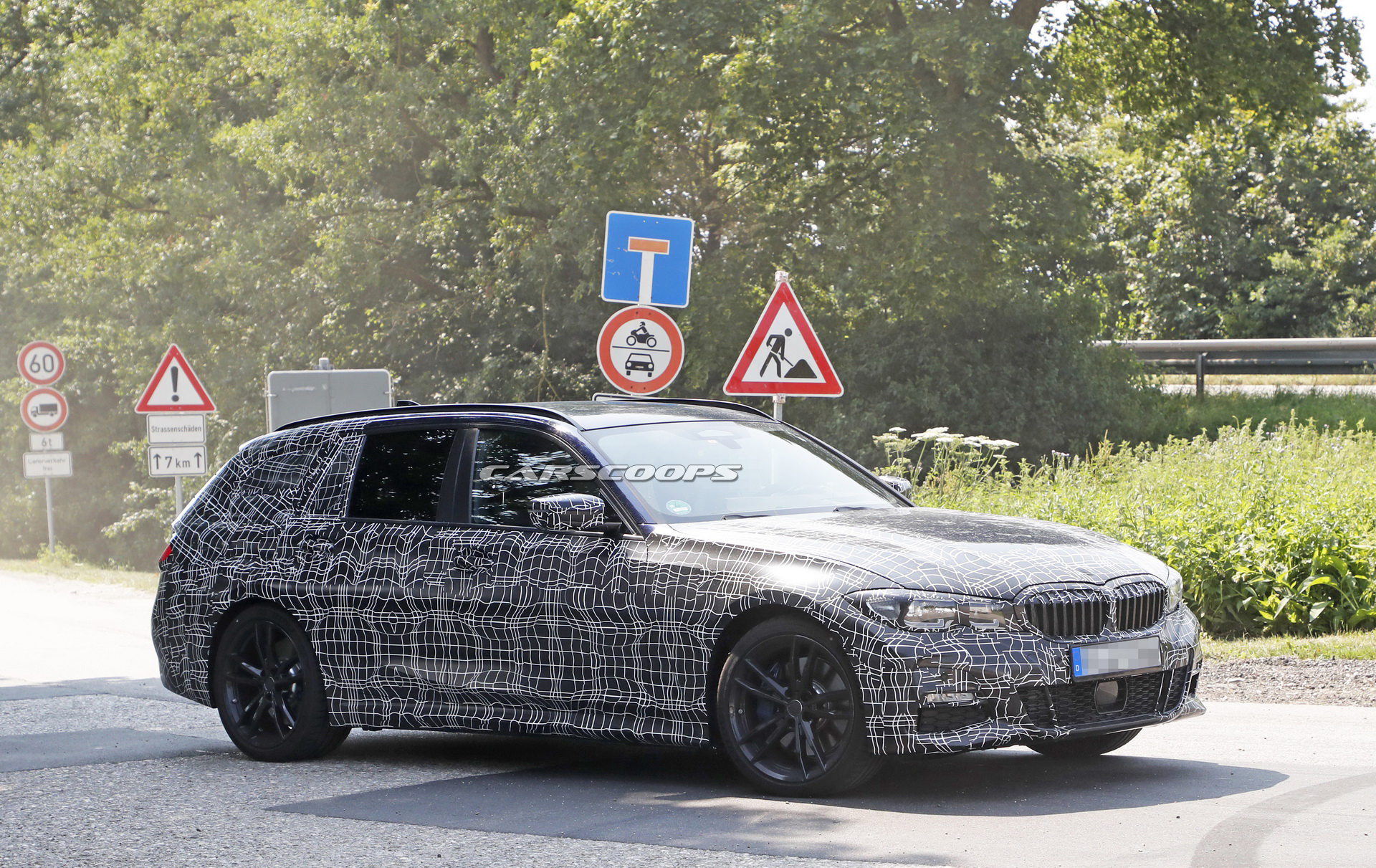 bmw-3series-touring-spy-shots-tight-camo-3 2019 BMW 3-Series Touring Spied Looking Like A Little 5er (New Photos)