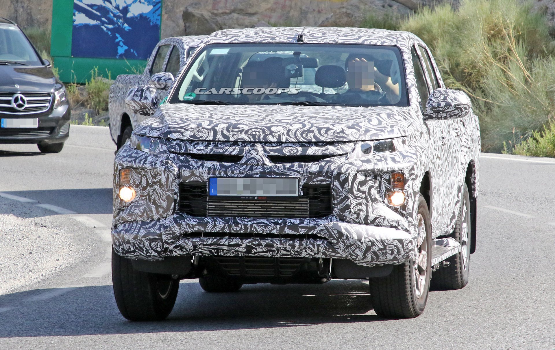2019-mitsubishi-l200-facelift-spy-3 New Mitsubishi L200 Pickup Truck To Be Revealed On November 9