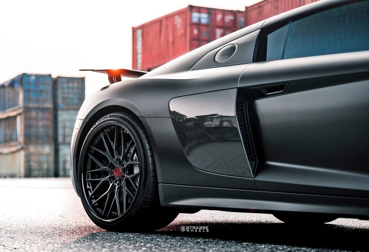 Audi-R8-V10-Plus-Strasse-5 All-Black Audi R8 V10 Plus Looks Like A Four-Wheel Stealth Bomber
