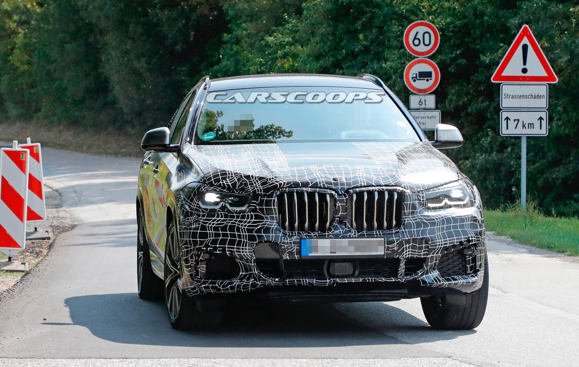 2020-BMW-X6-spy-shots-2 2020 BMW X6 Spied Next To New X4 Suffering From Russian Doll Syndrome
