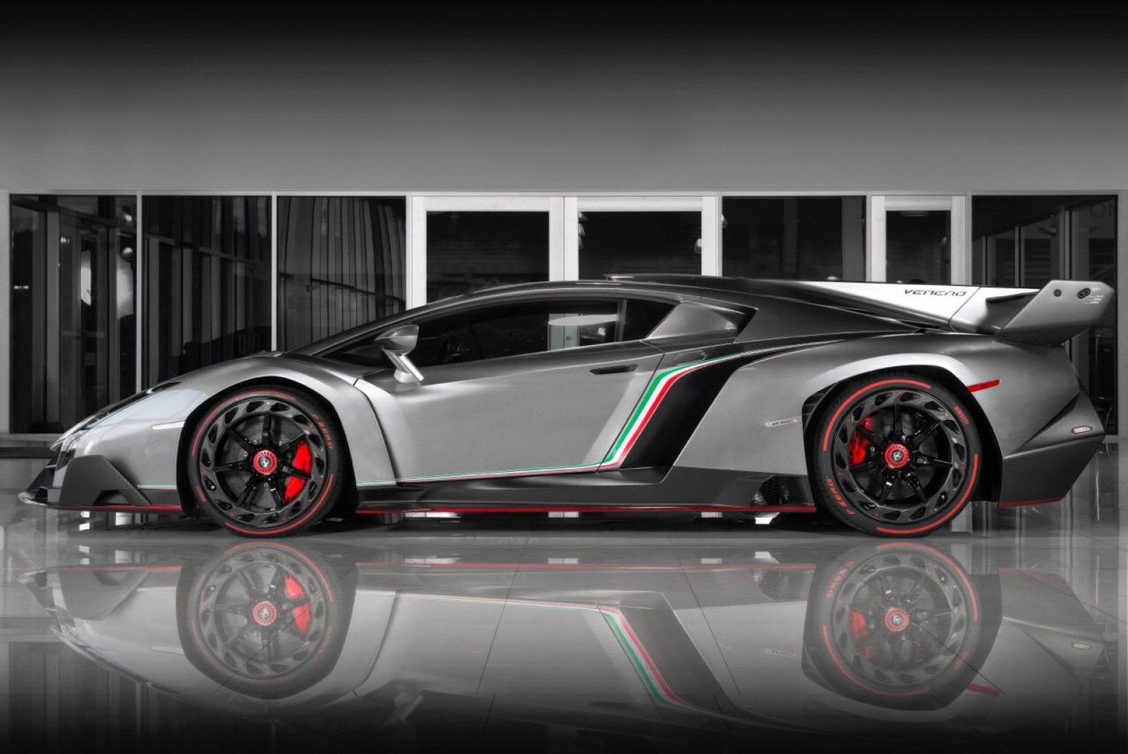 lamborghini-veneno-coupe-3 You Can Have A Lamborghini Veneno For The Lowly Price Of $9.5 Million