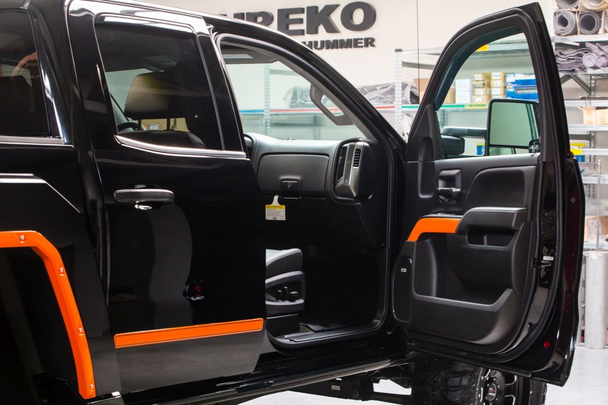 Bureko-6x6-based-on-Chevrolet-Silverado-15 Chevy Silverado Goes To Czech Republic, Returns As The Brutal Bureko 6×6