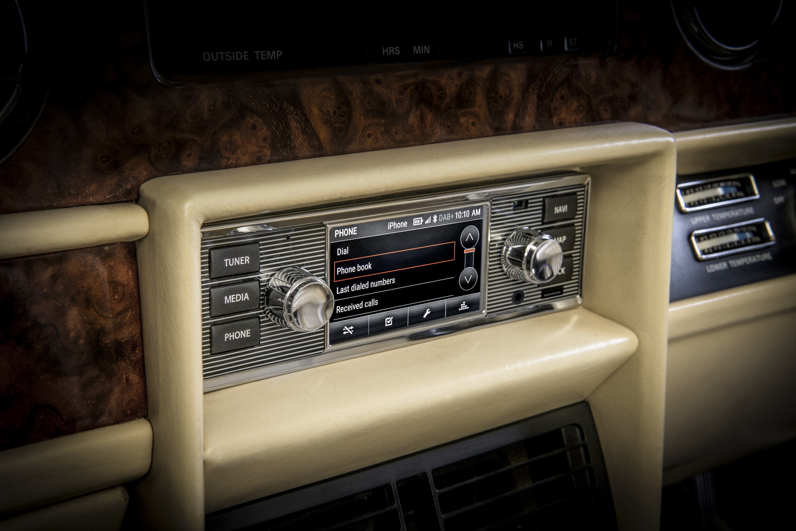 jaguar-land-rover-classic-infotainment-system-4 You Can Now Fit Your Classic Jaguar Or Land Rover With A Factory Retro Looking Infotainment System