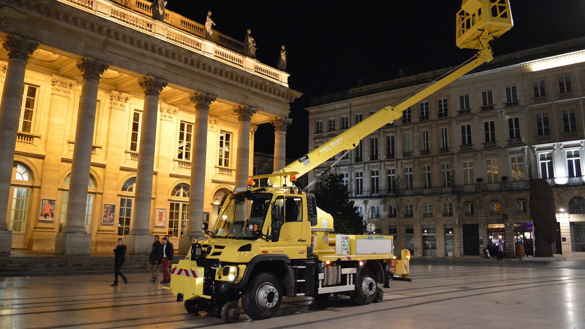 Mercedes-Benz-Unimog-Rail-6 Mercedes-Benz Has Created A Unimog That’s Ideal For Rail Jobs