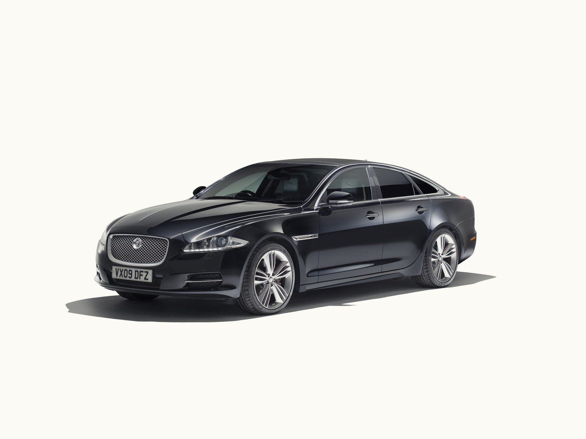 Jag_XJ_X351_Front3_4_250418 Eight Generations Of Jaguar XJs Will Travel To Paris To Celebrate The Model’s 50th Anniversary