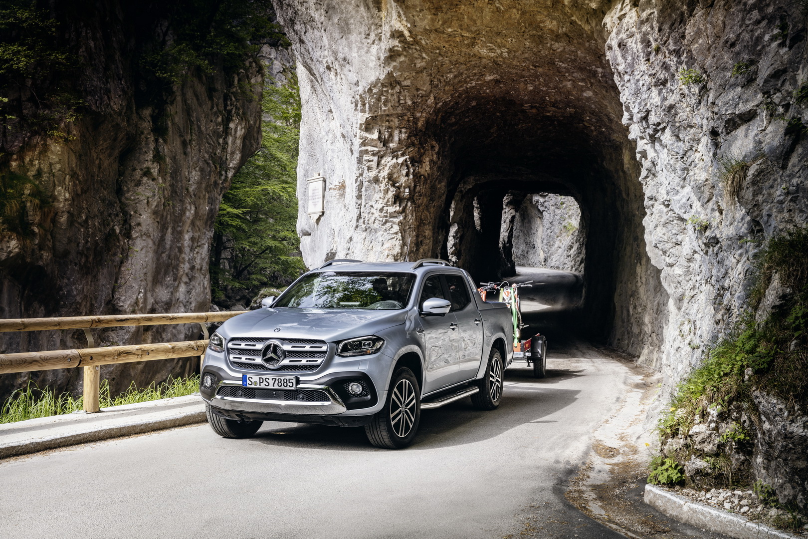 Mercedes-Benz komplettiert sein Pickup-Modellprogramm: Die X-Klasse mit V6-Motor und permanentem Allradantrieb – der Performance-Pickup für den sportlichen Lifestyle
Mercedes-Benz completes its pickup model range: The X-Class with V6 engine and permane Mercedes-AMG X-Class Will Never Happen, Says Performance Brand’s Boss