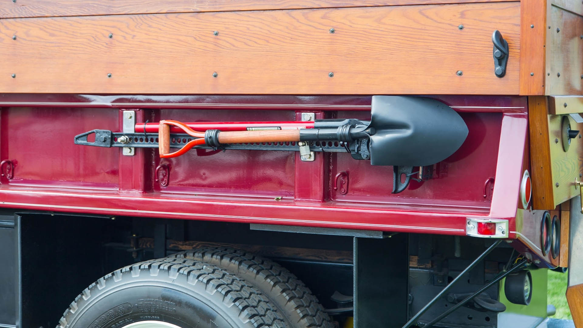 1942-Chevrolet-G-7117-camper-08 Overland In Classic Style With This ’42 Chevy Army Camper