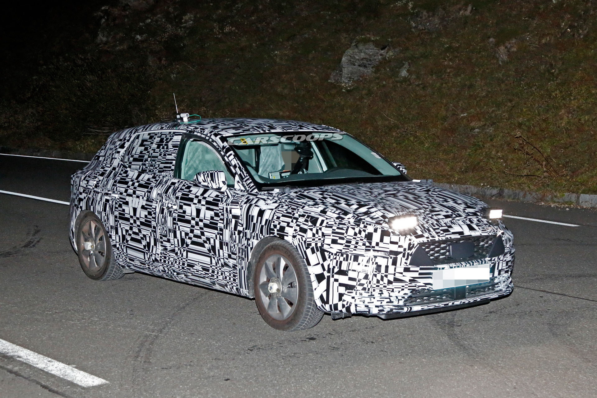 2020-Seat-Leon-03 2020 Seat Leon Spied With Production Body For The First Time