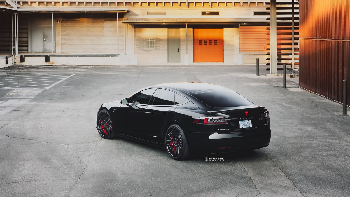 Tesla-Model-S-P100D-on-Strasse-Wheels-8 Tesla Model S P100D Charges Toward The Dark Side On 21-Inch Strasse Wheels