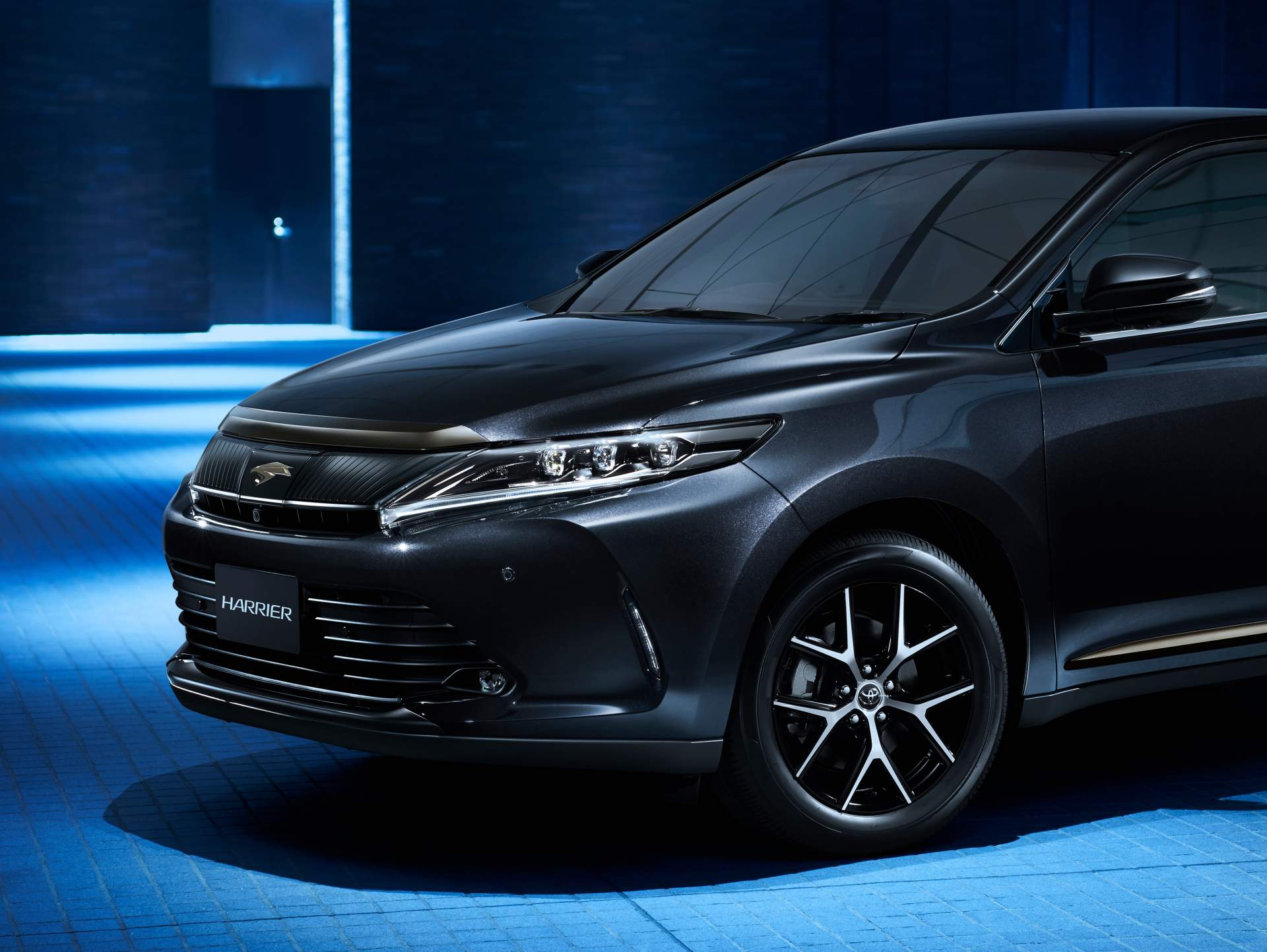 Toyota-Harrier-Progress-Style-Blueish-4 Toyota Harrier Special Editions Get “Blueish” in Japan