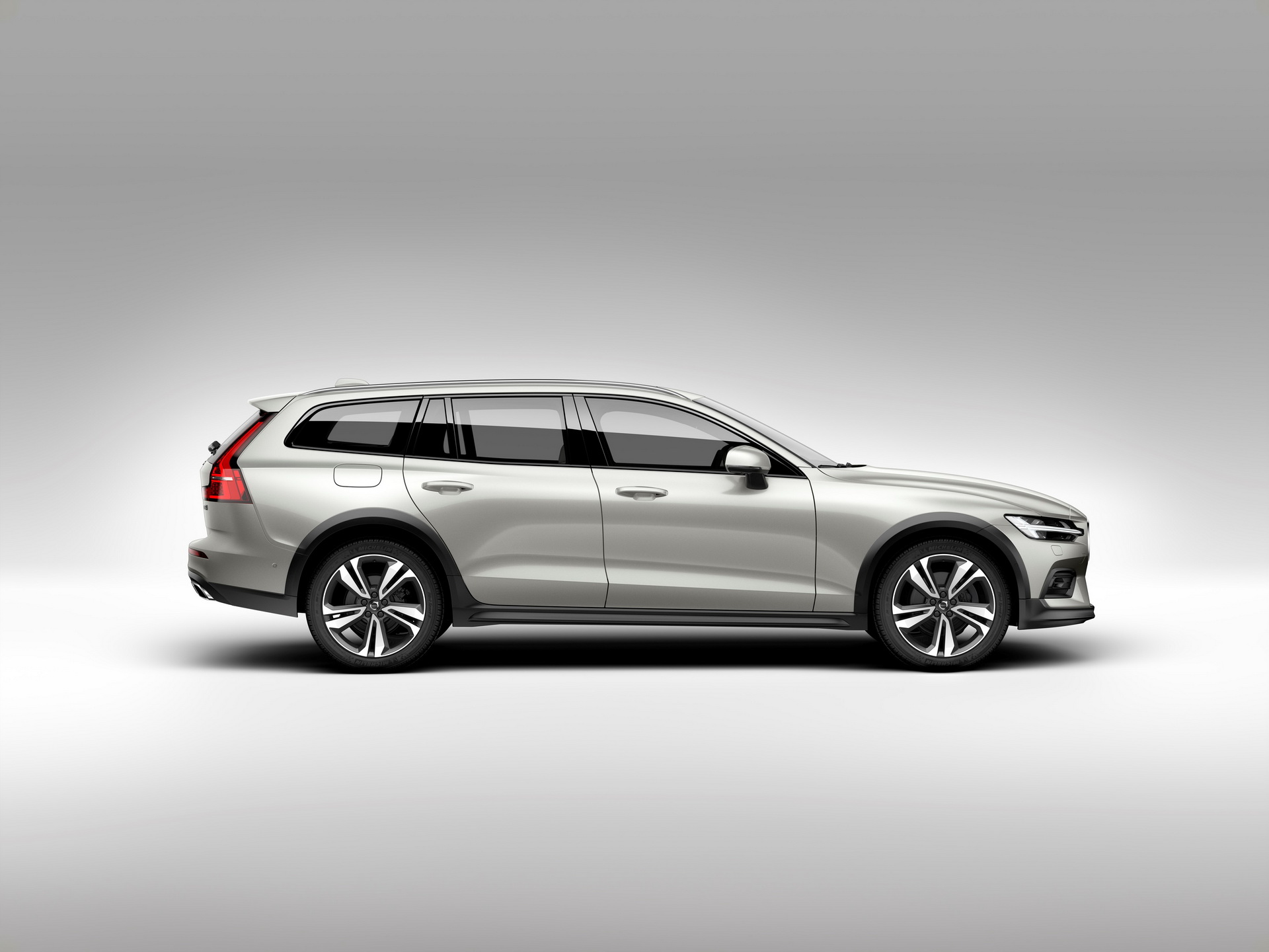 volvo-v60-cross-country-all-new-unveiled-23 Volvo’s All-New V60 Cross Country Ready To Be All Things To All People