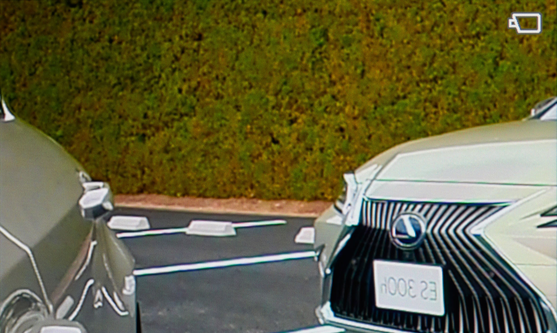 Lexus-ES-DigitalOuterMirrors-11 Lexus Beats Audi And Becomes First To Put Digital Side-View Cameras Into Production