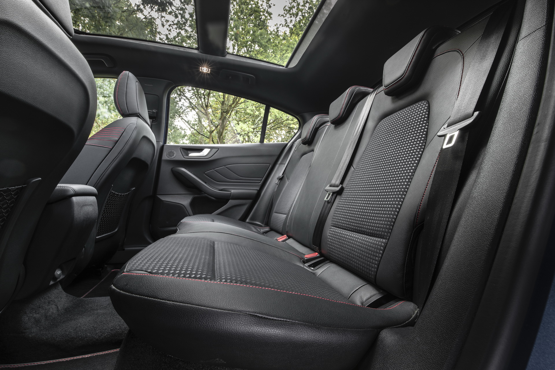 ford-focus-ideal-for-growing-kids-7 Ford Markets New Focus As Ideal For Handling Kids’ Growth Spurts