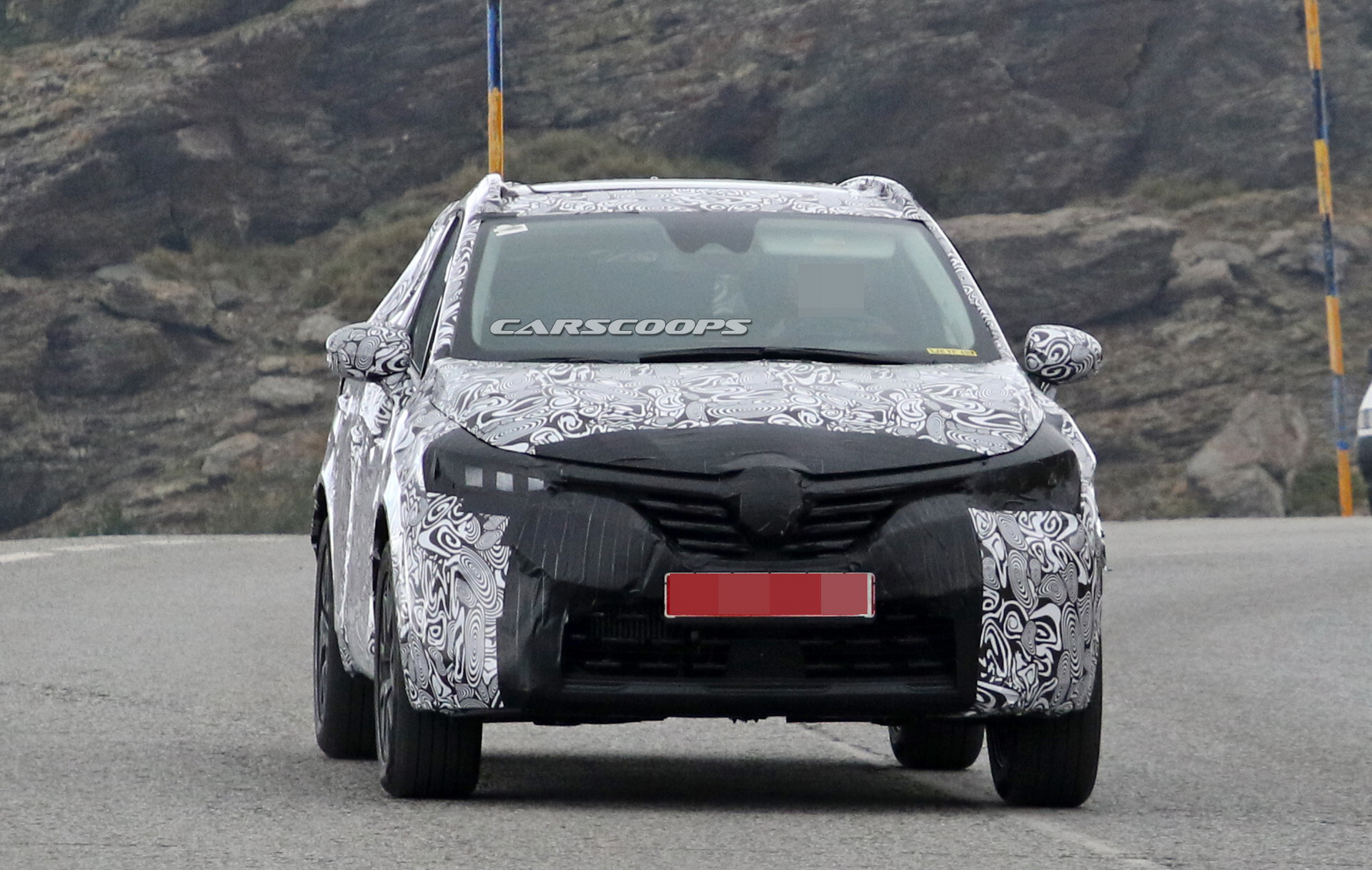renault-clio-crossover-spy-shots-1 Renault Clio-Based Crossover Coming Straight For The Fiesta Active