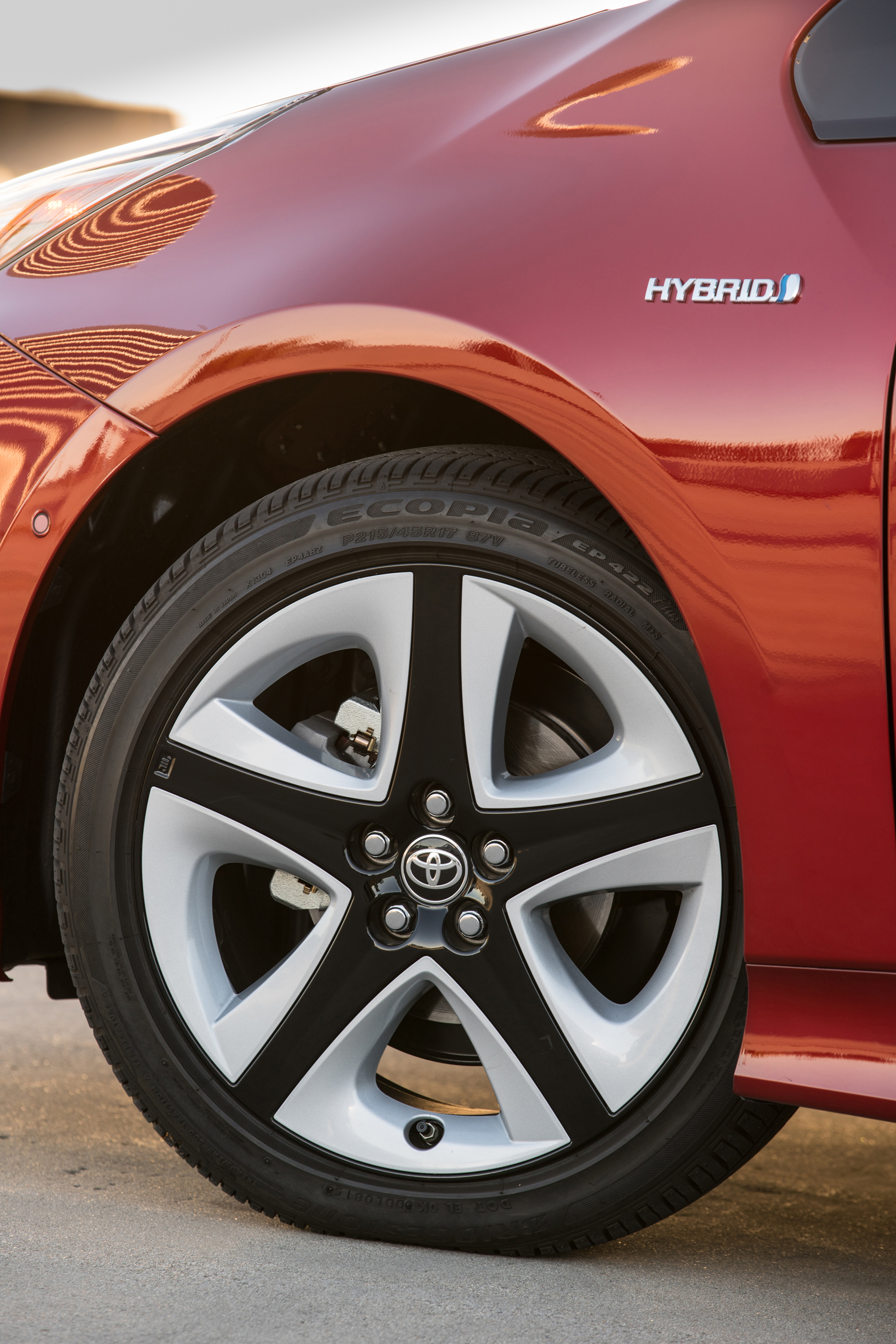 2016_Toyota_Prius_Four_Touring_11_74BA985E6F338AD057511307DEA1EF6579ED48F0 Toyota In Talks With Geely Over Cooperation In Hybrid Technologies