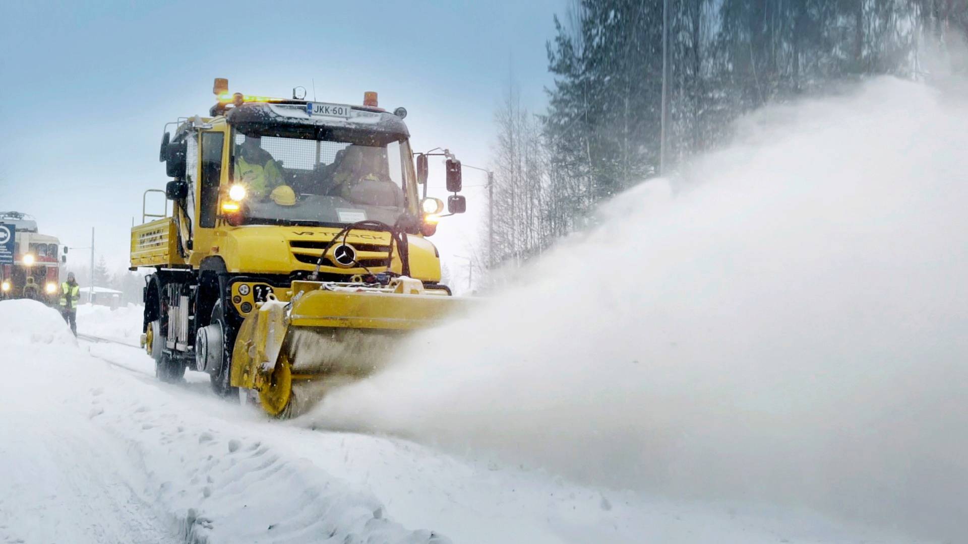 Mercedes-Benz-Unimog-Rail-17 Mercedes-Benz Has Created A Unimog That’s Ideal For Rail Jobs