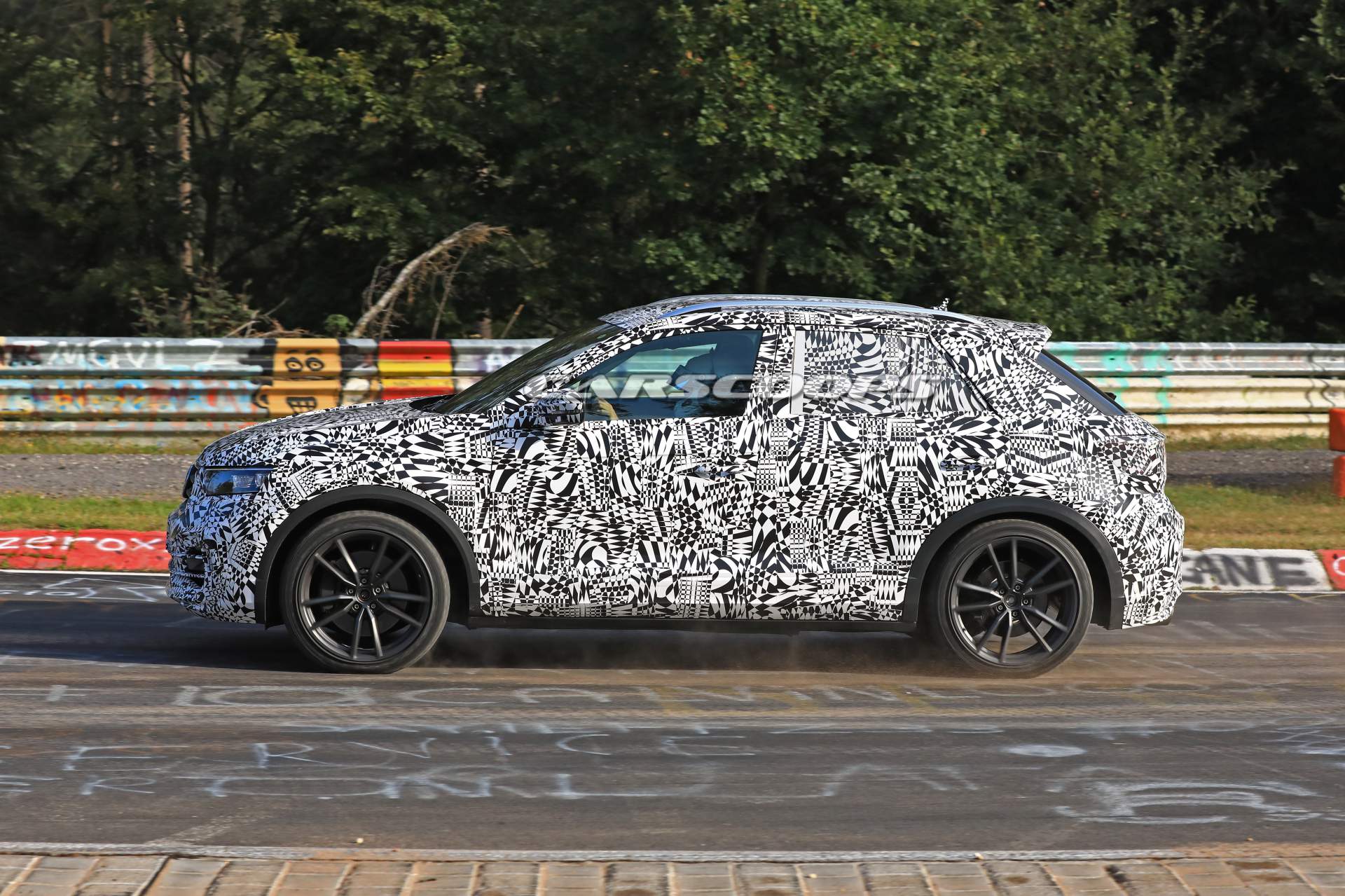 VW-T-Roc-R-spy-shots-38 VW T-Roc R Hot SUV Previewed As 300HP Near-Production Concept