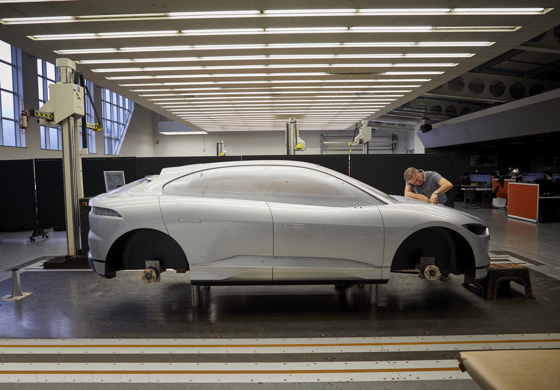 jaguar-ipace-clay-model-design-museum-6 Jaguar Unveils Full-Size I-PACE Clay Model For Museum Exhibit