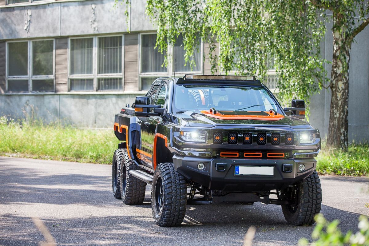 Bureko-6x6-based-on-Chevrolet-Silverado-34 Chevy Silverado Goes To Czech Republic, Returns As The Brutal Bureko 6×6