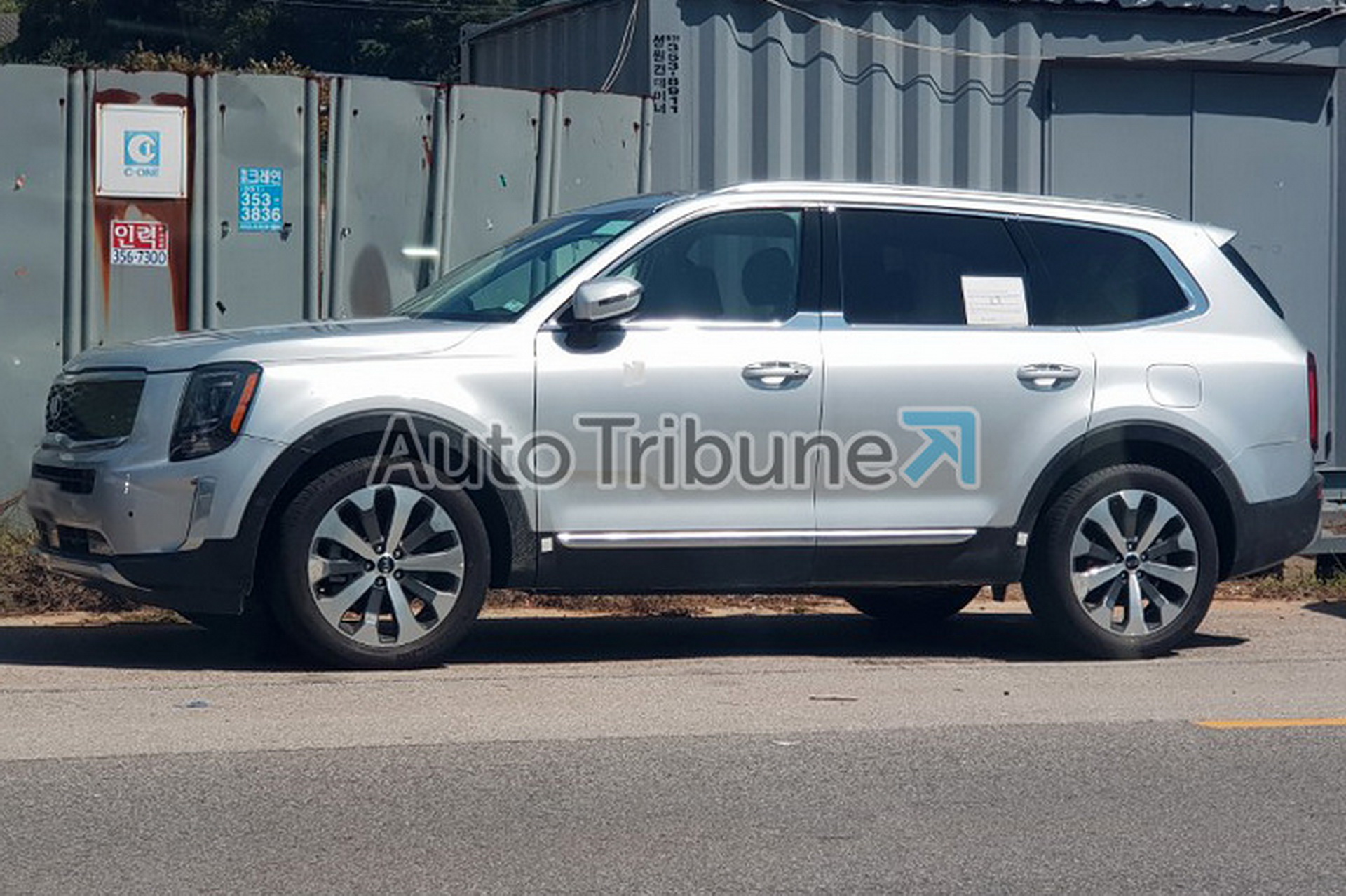 2019 Kia Telluride 02 2019 Kia Telluride Spotted Undisguised (Again), Remains Pretty Faithful To The Concept