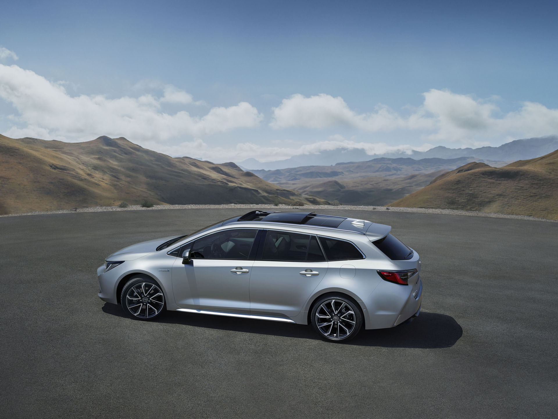 toyota-corolla-touring-sports-01 New Toyota Corolla Touring Sports Is A Stretched Wagon Slated For Paris