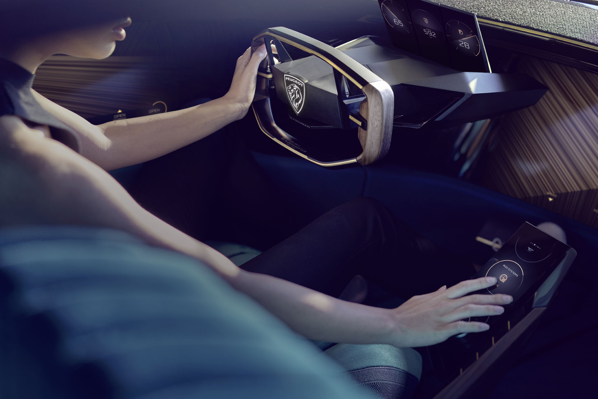 PEUGEOT_e-LEGEND_1809HEME440 Peugeot e-Legend Concept Takes Retro Design Into The Future In Paris