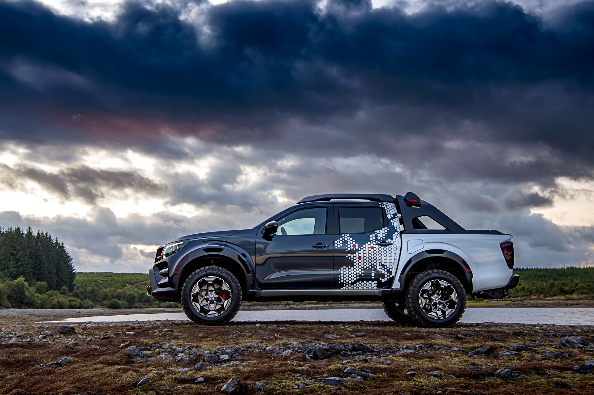Navara Dark Sky concept-33 Nissan Navara Dark Sky Concept Packs Plenty Of Star Power Thanks Its To Observatory-Class Telescope