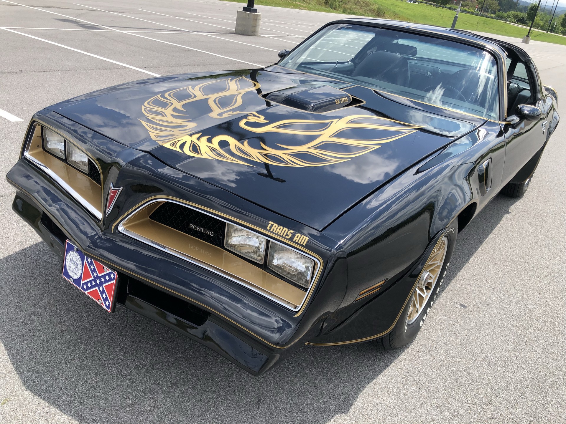 Burt Reynolds Auction-4 Burt Reynolds’ 1978 Pontiac Firebird Trans Am Is Going Up For Auction