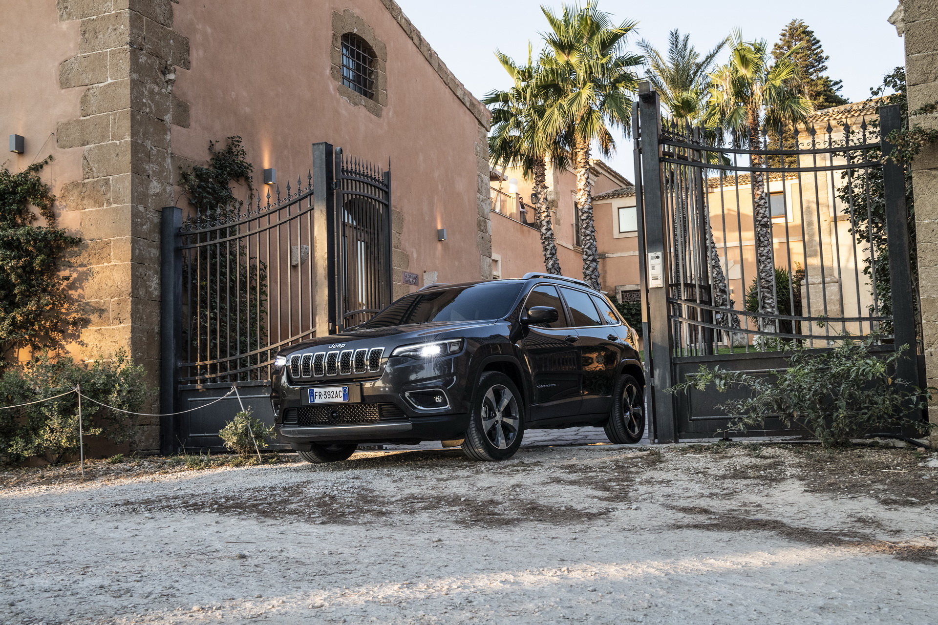 New Jeep Cherokee 2019-65 Europe’s 2019 Jeep Cherokee Gains New 150 PS 2.2L Diesel