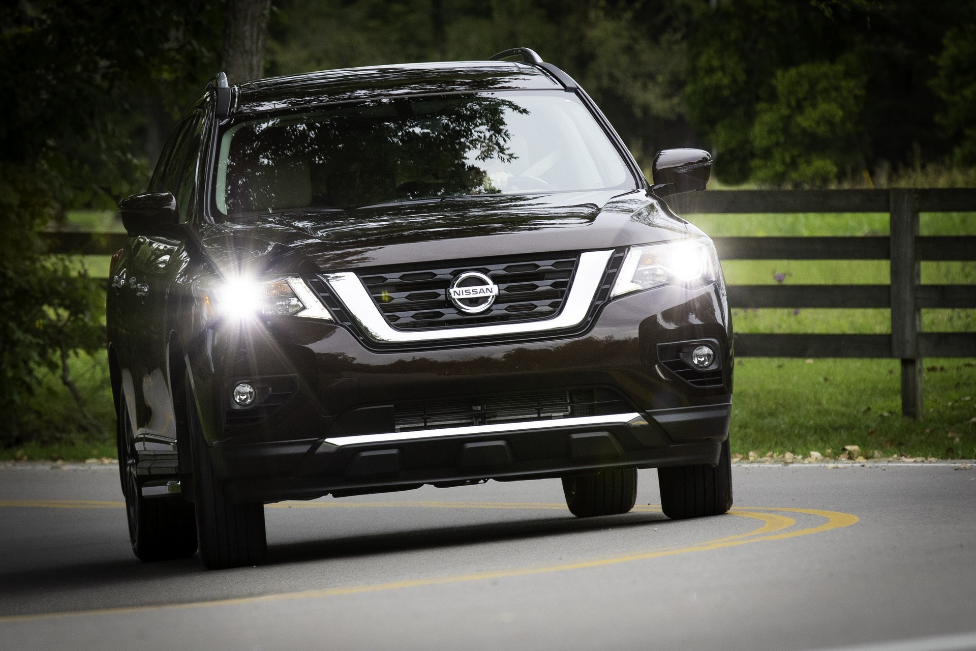 2019-Nissan-Pathfinder-4 2019 Nissan Pathfinder Arrives With Newly Standard Driver Assistance Systems
