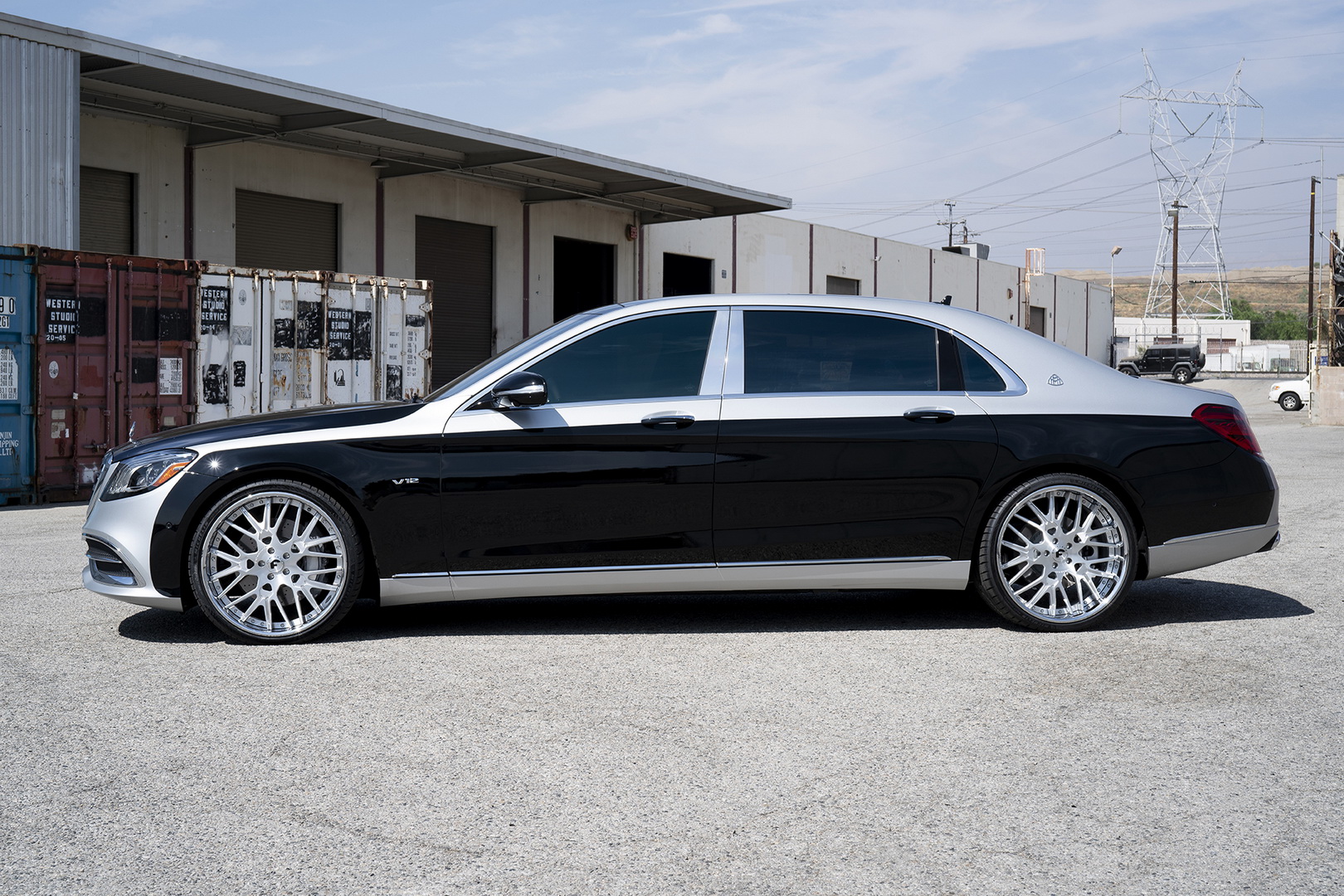 mercedes-maybach-s600-tuning-2 Two-Tone Paint And Huge Rims Are One Way To Make Your Mercedes-Maybach S600 Stand Out