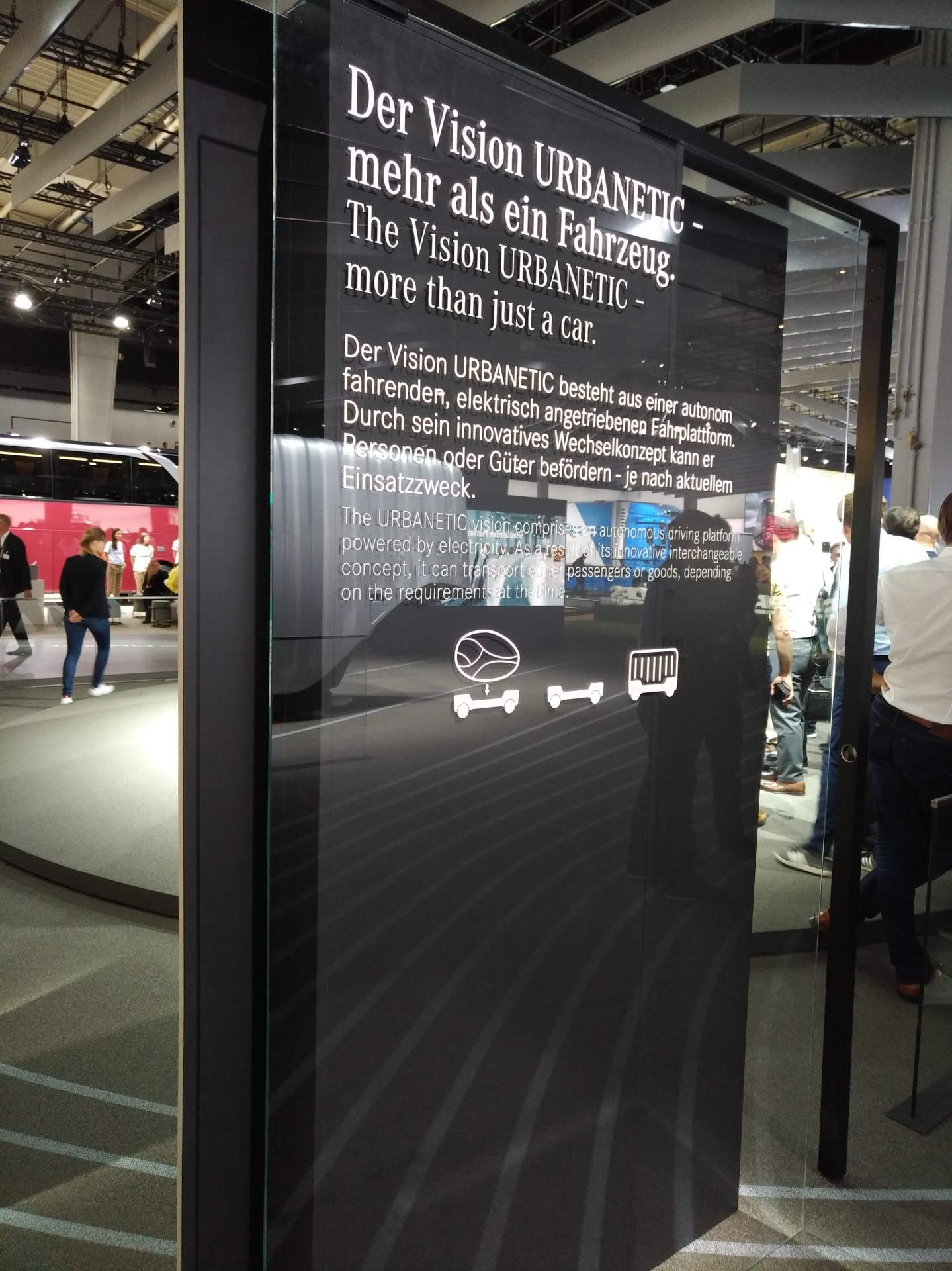 Mercedes-Vision-Urbanetic-at-2018-Hannover-CV-Show-21 Mercedes-Benz Vision Urbanetic Is The Swiss Army Knife Of Autopods (Live Images)