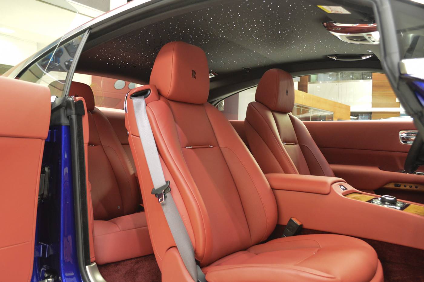 rolls-wraith-blue-red-abu-dhabi-11 Rolls-Royce Wraith Makes A Bold Statement With Bespoke Paint Scheme