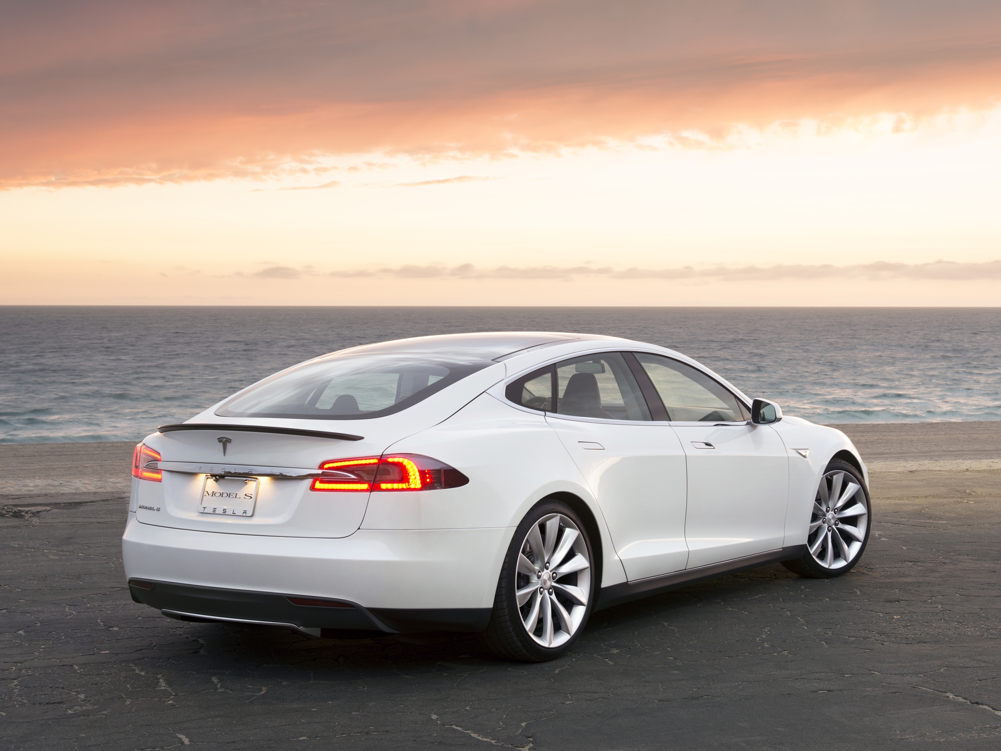 Tesla-Model-S-60D-1 Tesla’s Advanced Summon Will Make Your Car “Follow You Like A Pet”