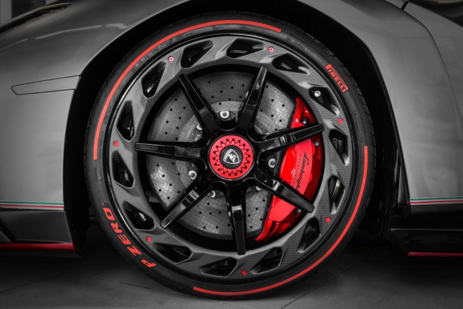 lamborghini-veneno-coupe-6 You Can Have A Lamborghini Veneno For The Lowly Price Of $9.5 Million