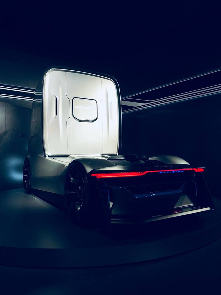 Ford F-Vision Future Truck Concept Is An Electric, Autonomous Semi ...