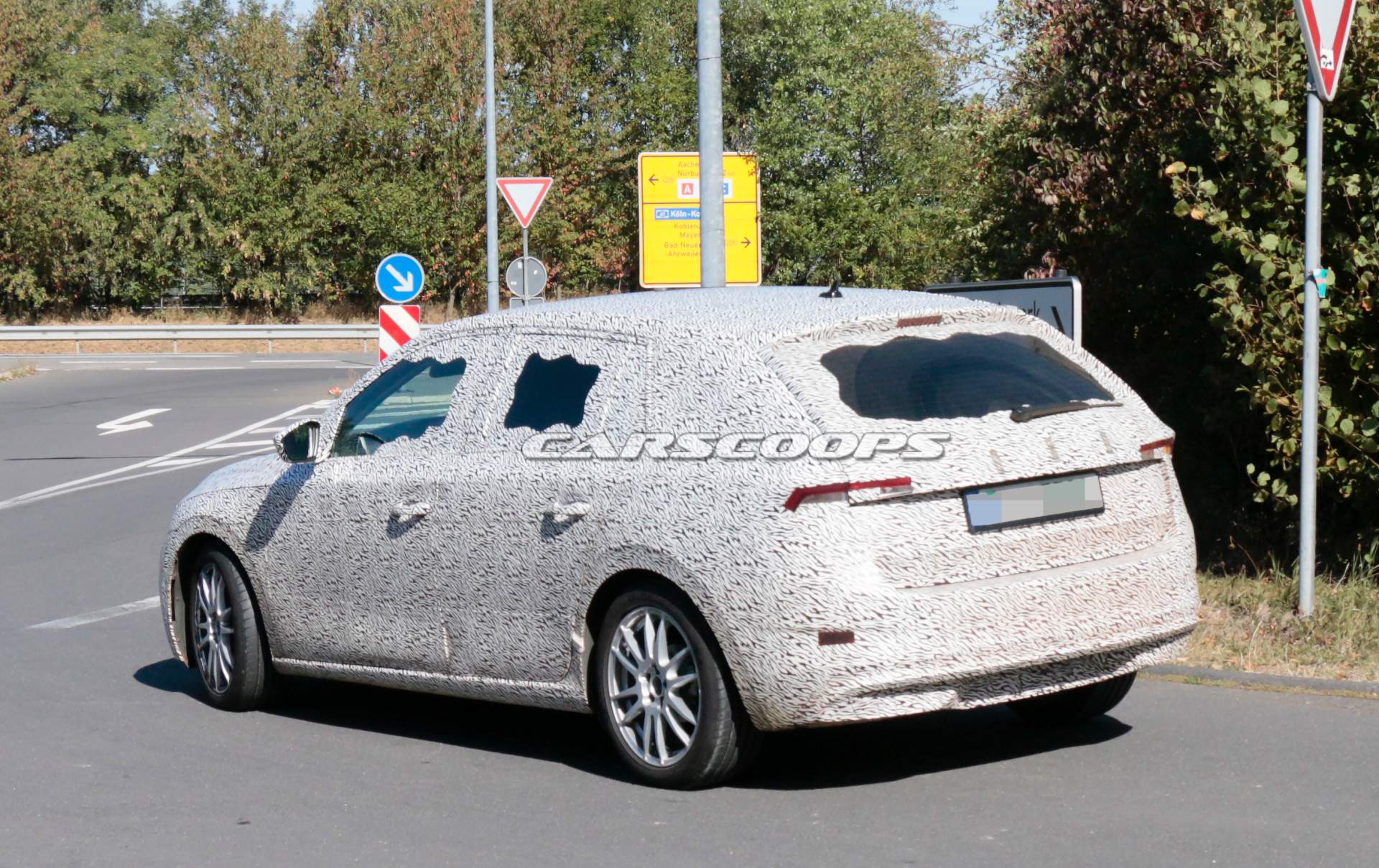 2019-Skoda-Rapid-Spaceback-spy-shots-33 2019 Skoda Rapid Spaceback Makes Spy Debut At The Nürburgring