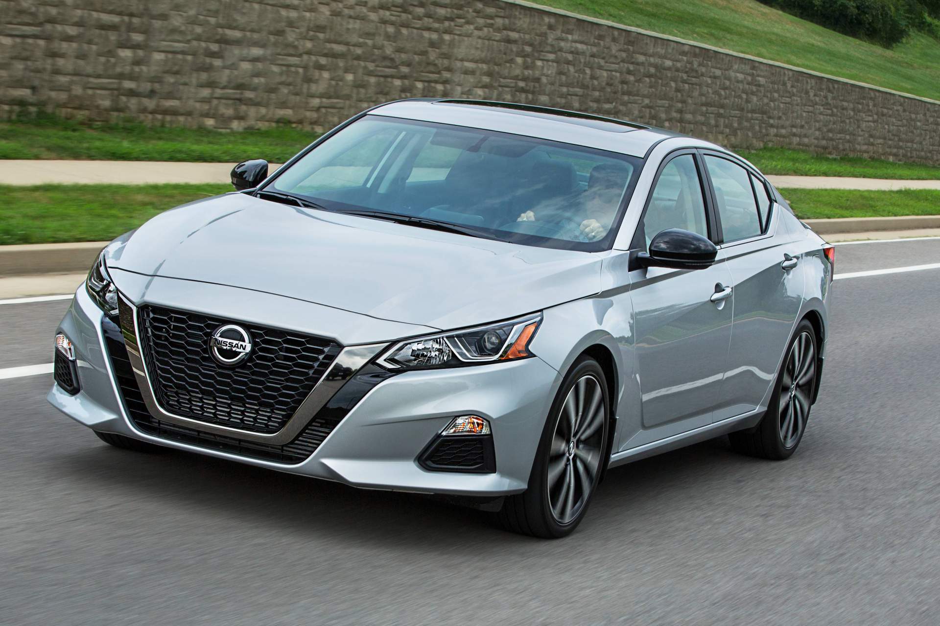 2019-Nissan-Altima-1 2019 Nissan Altima Starts From $23,750, Sales Commence On October 3