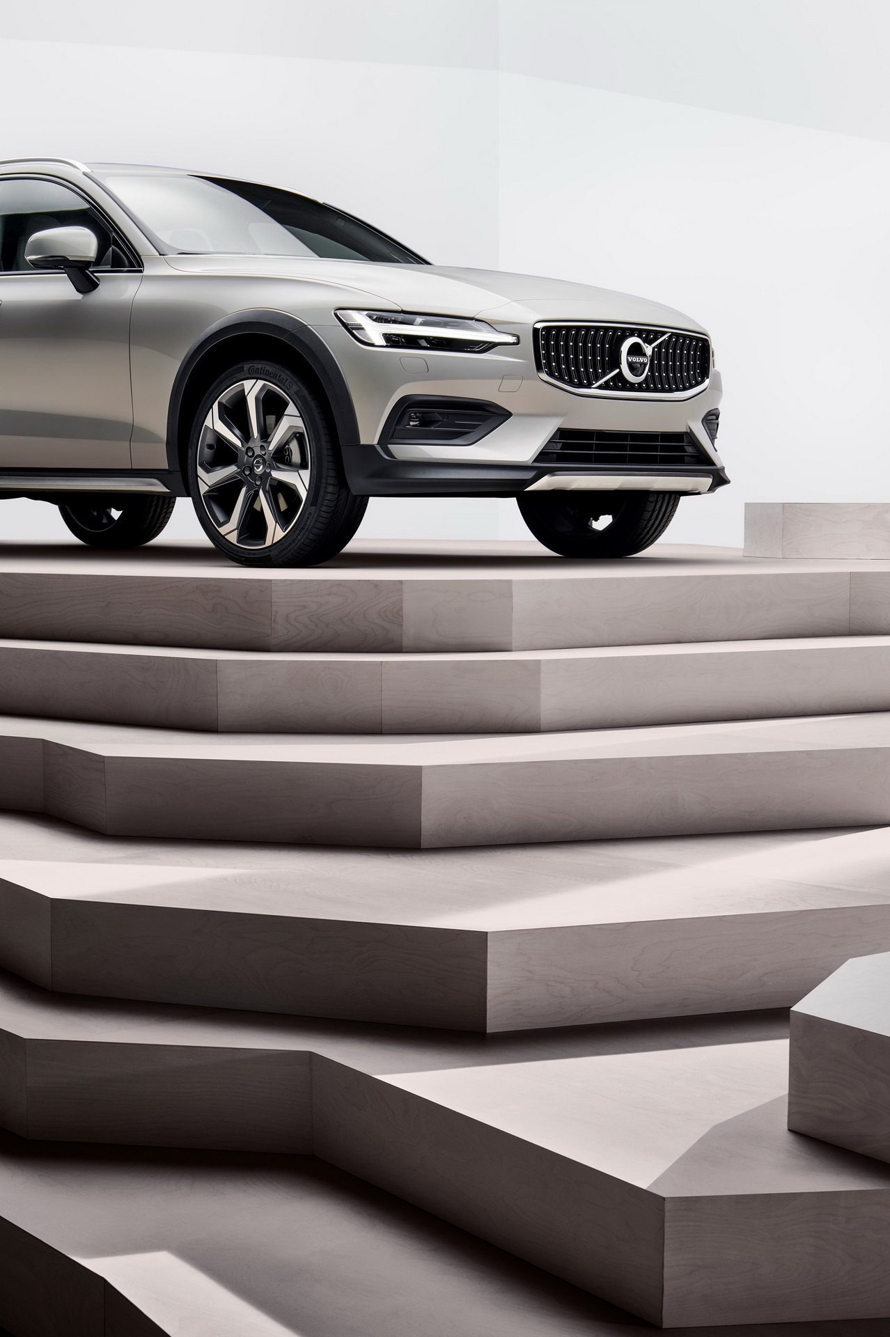 volvo-v60-cross-country-all-new-unveiled-4 Volvo’s All-New V60 Cross Country Ready To Be All Things To All People