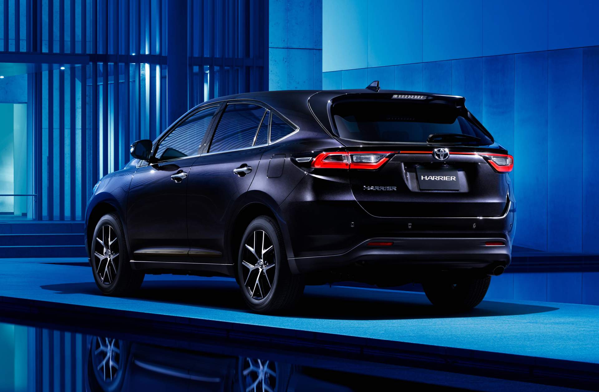 Toyota-Harrier-Progress-Style-Blueish-3 Toyota Harrier Special Editions Get “Blueish” in Japan