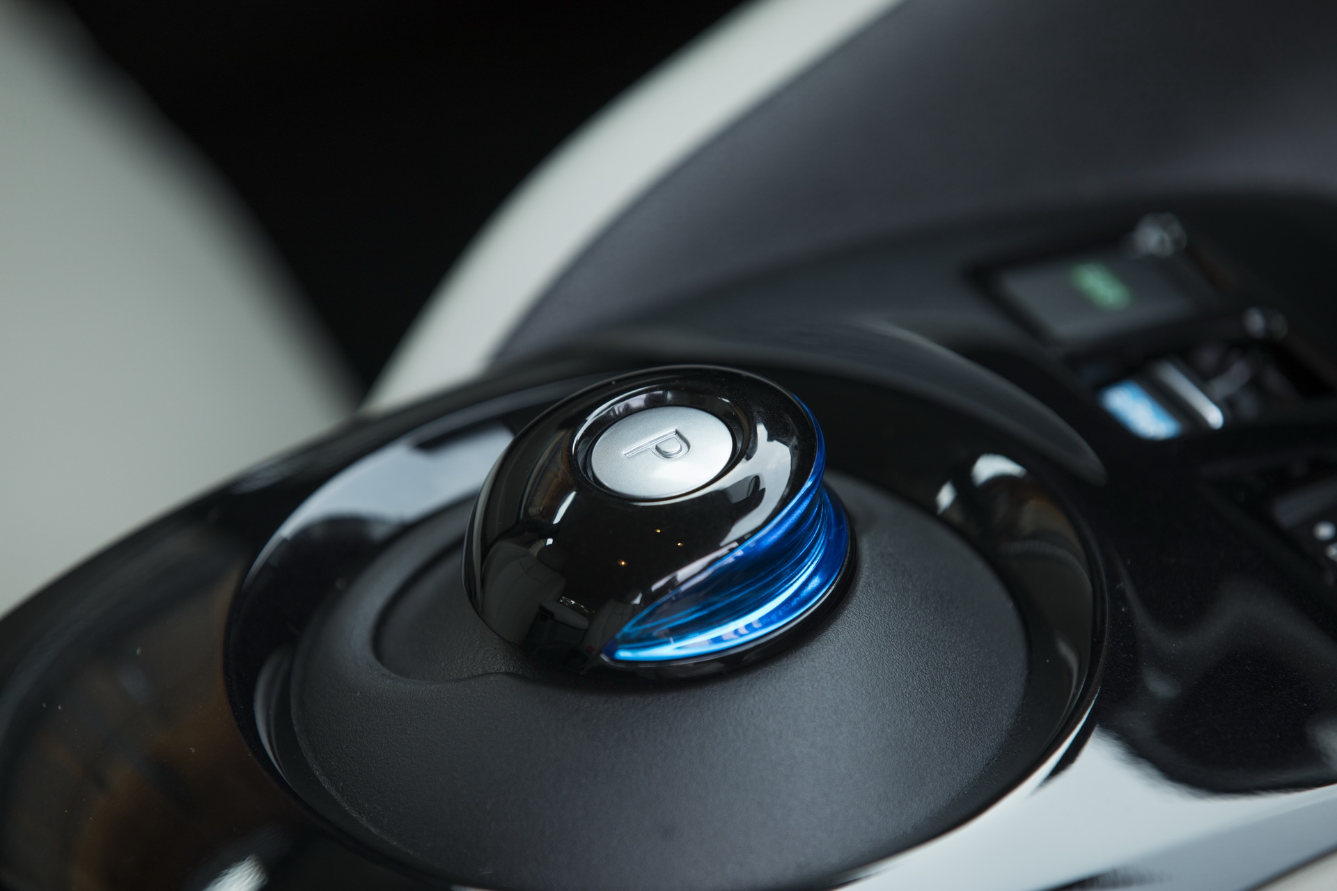 Nissan-Leaf-05 2019 Nissan Leaf Retains $30,795 Starting Price And 150-Mile Range