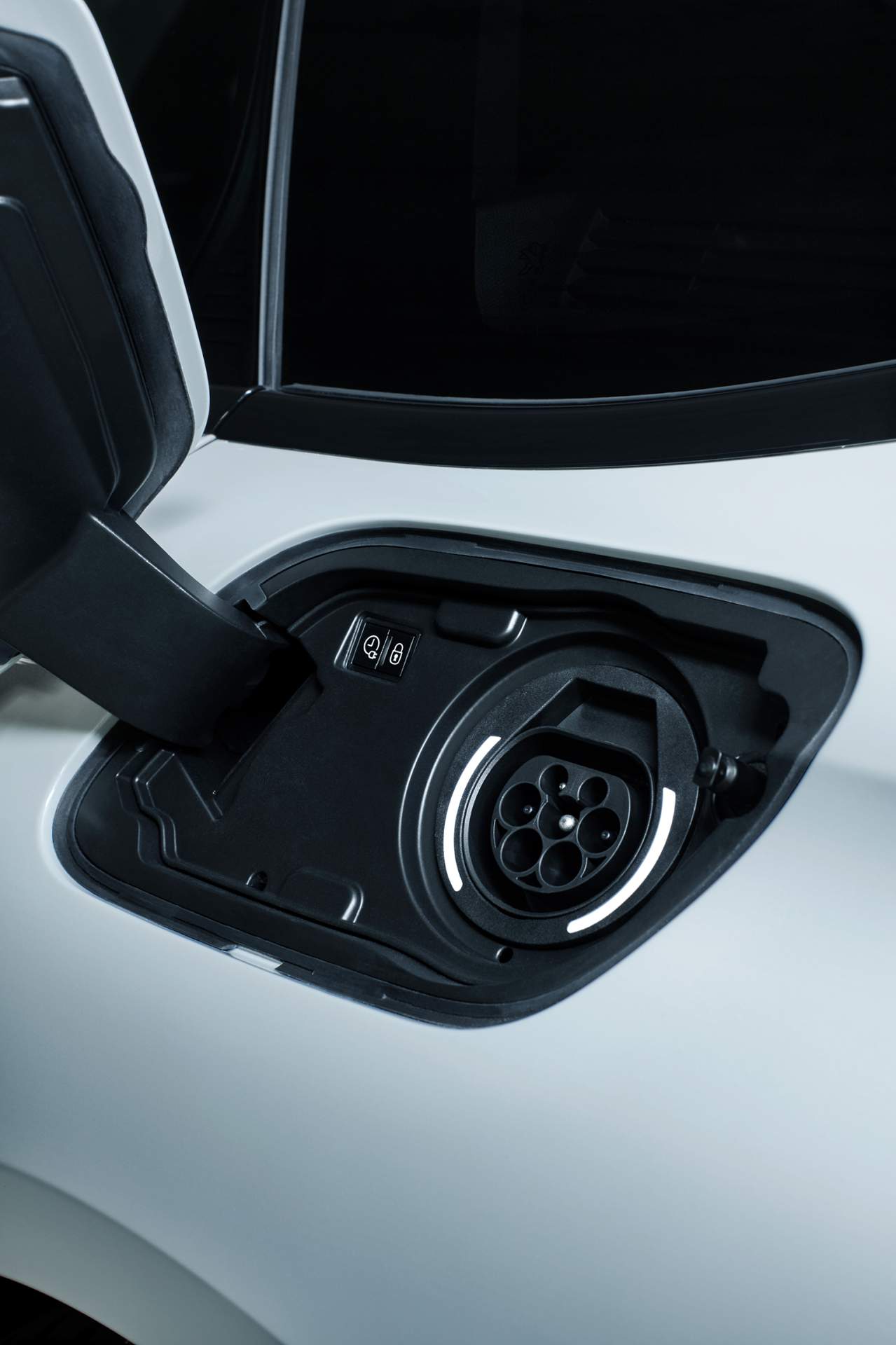 Peugeot-508-Hybrid-4 Peugeot’s New 508 Hybrid And 3008 Hybrid4 PHEVs Deliver Up To 300PS, AWD