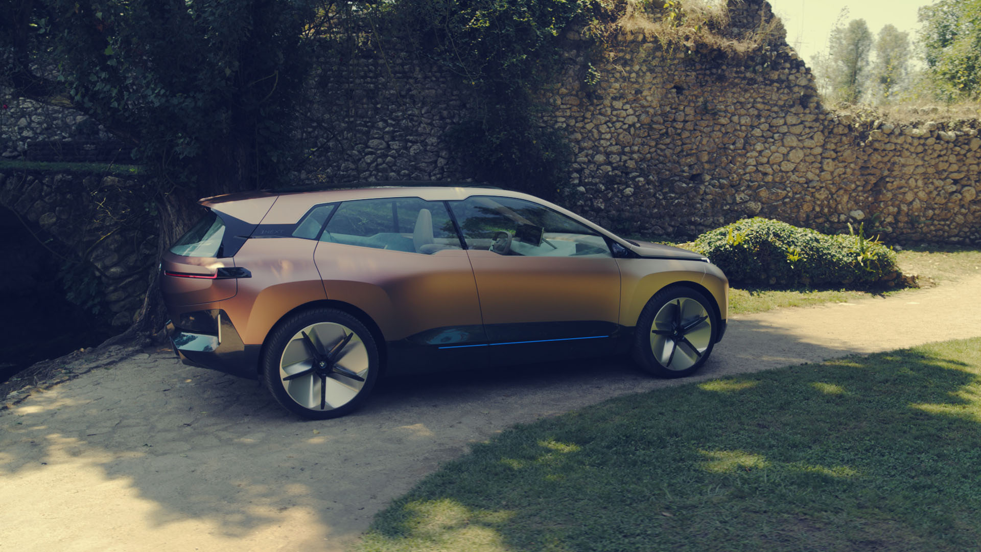 bmw-vision-inext-043 BMW Vision iNext Shows The Way Forward For A New Electric SUV