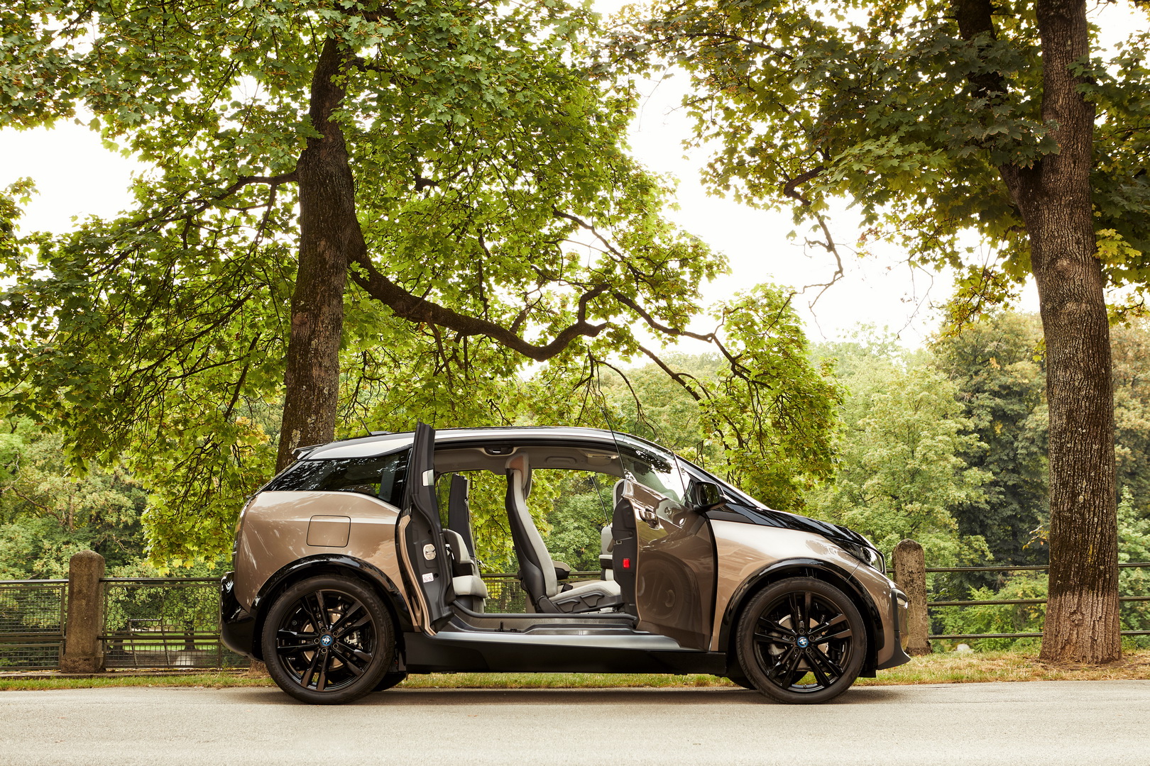 2019-bmw-i3-18 BMW To Keep The i3 In Production Until 2024, Most Likely With Upgraded Battery