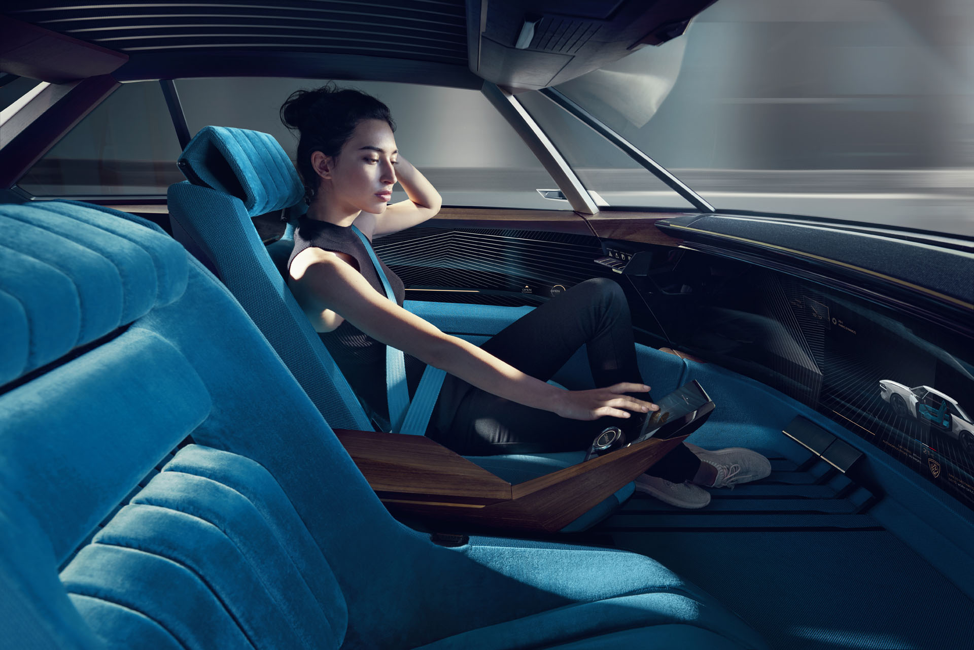 PEUGEOT_e-LEGEND_1809HEME321 Peugeot e-Legend Concept Takes Retro Design Into The Future In Paris